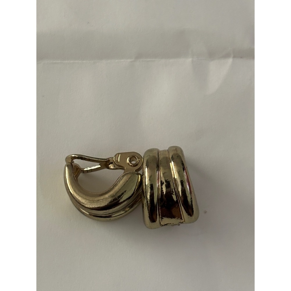 Monet Vintage Gold Tone Ribbed J-Hoop Clip On Earrings Chunky Retro Jewelry - Picture 2 of 5